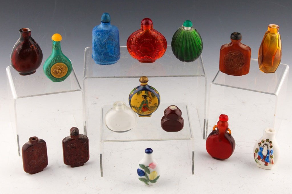 15 CHINESE SNUFF BOTTLES | WOOD, CERAMIC, GLASS (1 of 6)