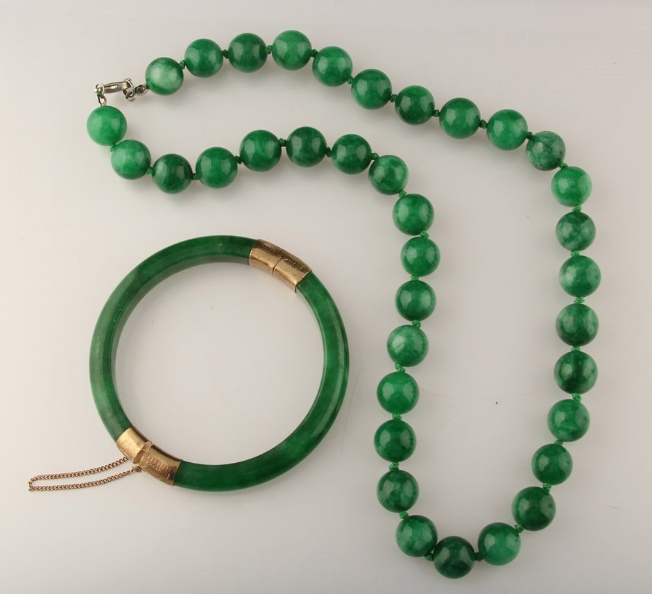 2 DYED JADE & 14K YELLOW GOLD BANGLE, NECKLACE (1 of 3)