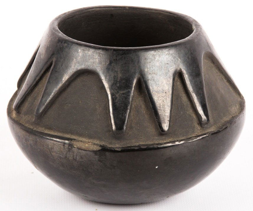 20TH C. CARVED BLACKWARE SANTA CLARA JAR (1 of 4)