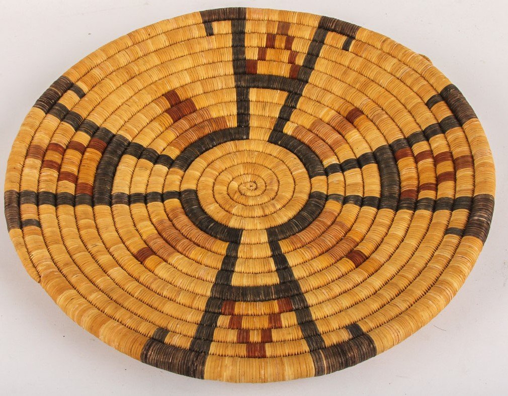 MID 20TH C HOPI COILED BASKETRY PLAQUE (1 of 3)