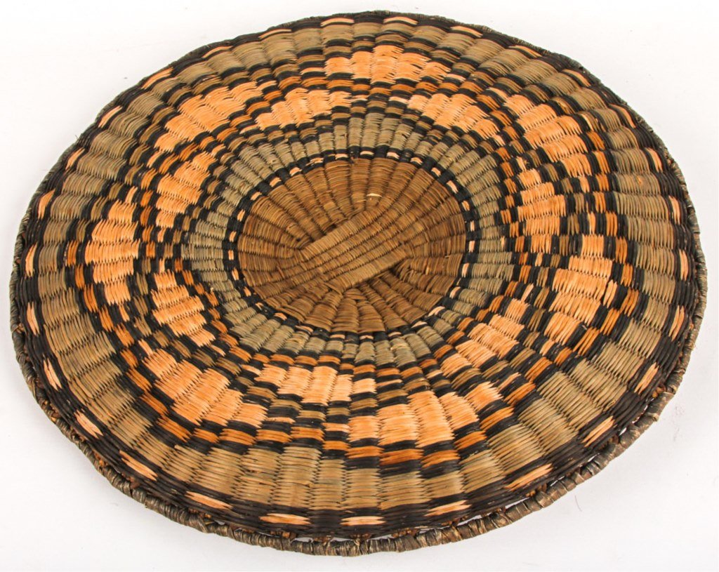 MID 20TH C HOPI WICKER BASKETRY TRAY (1 of 2)
