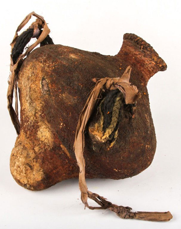 EARLY 20TH C PAIUTE PITCH COVERED BASKETRY CANTEEN (1 of 3)
