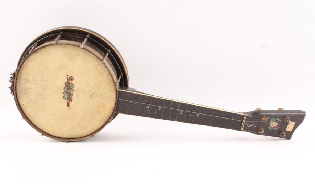 RICHTER MFG CO FOUR LEAF CLOVER BANJO: RICHTER MFG CO FOUR LEAF CLOVER BANJO Richter Mfg Co. Four Leaf Clover banjo. No case included. Size: 20"