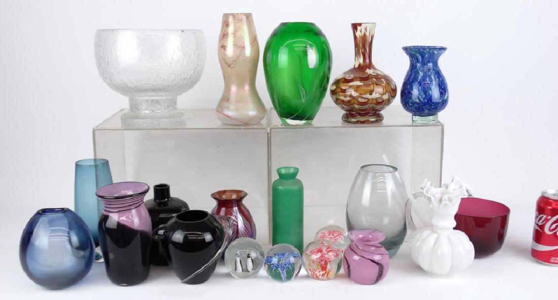 Art Glass Lot: Lot (20) misc. pieces of glass including Holmegaard, paperweights etc..