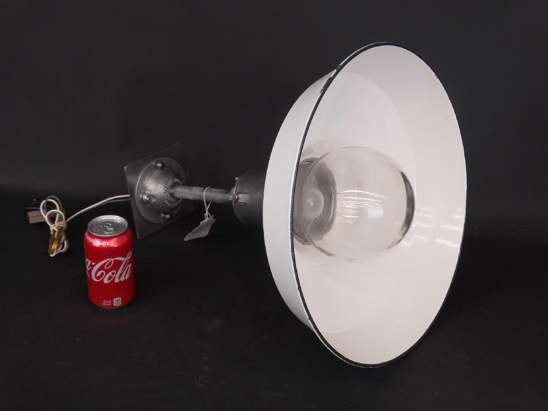 Crouse Hinds Industrial Lamp (1 of 4)