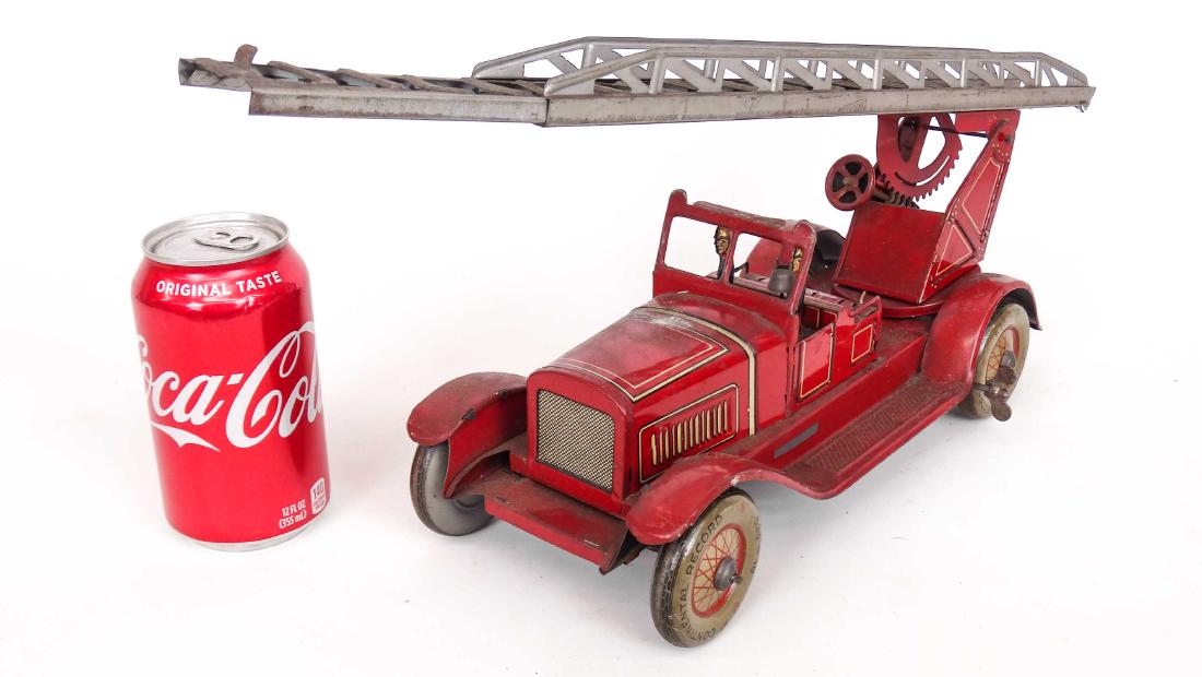 Tin Litho Toy Fire Engine (1 of 6)