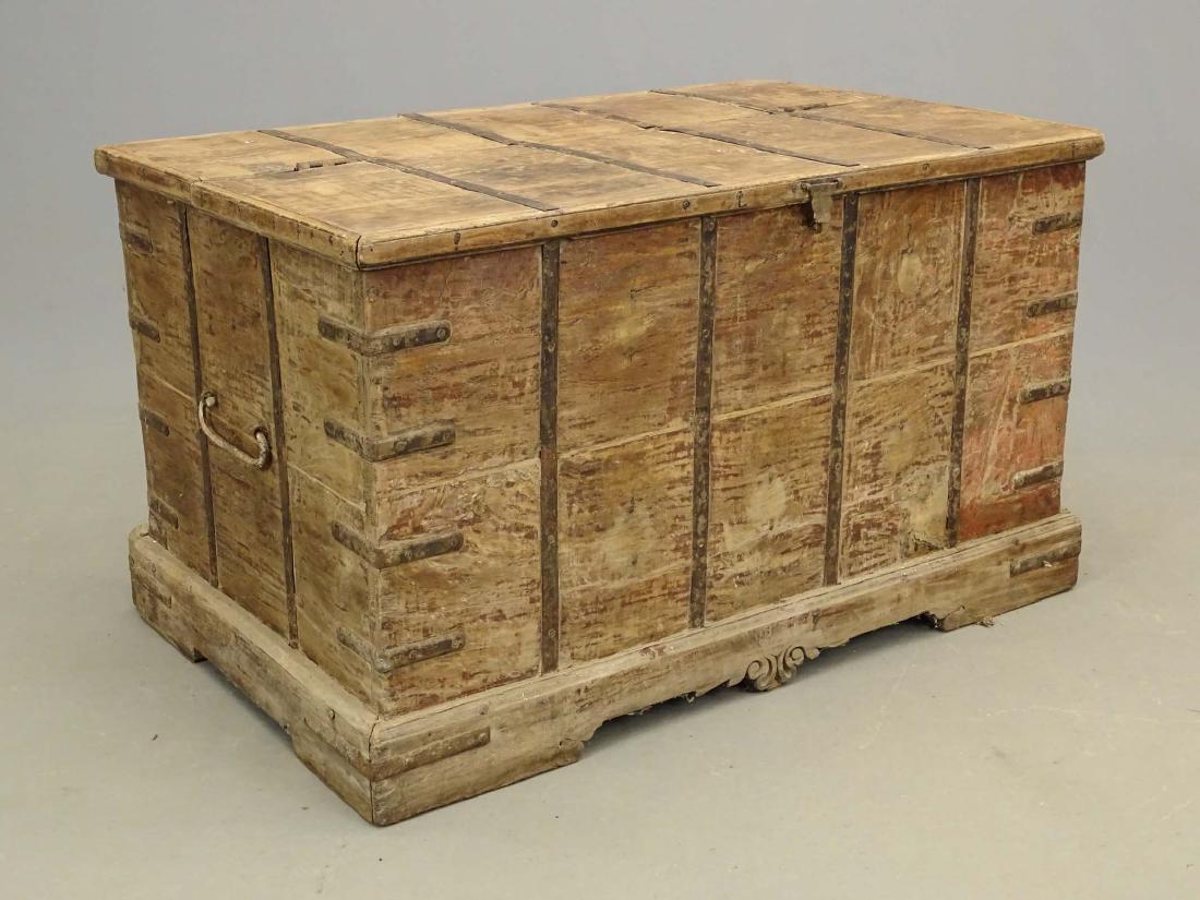 Strap Metal Trunk (1 of 4)