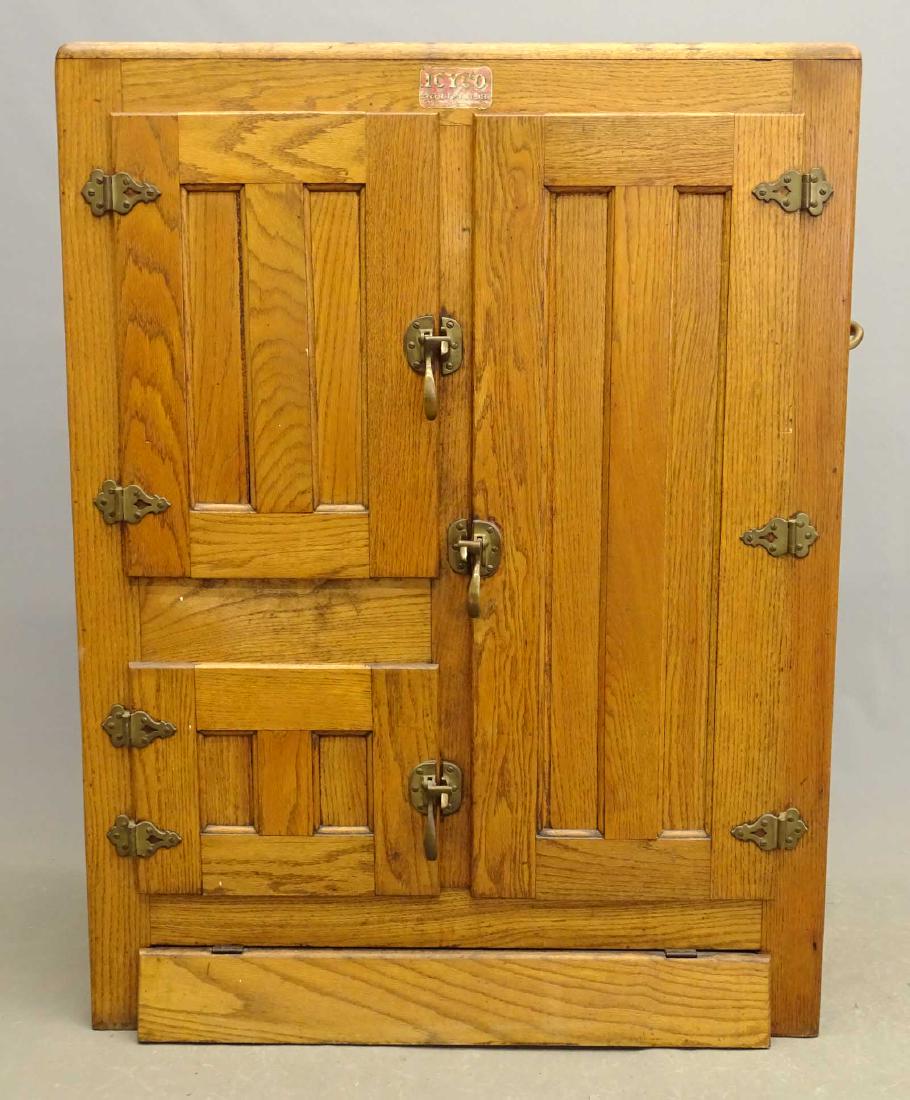 Oak Ice Box (1 of 7)
