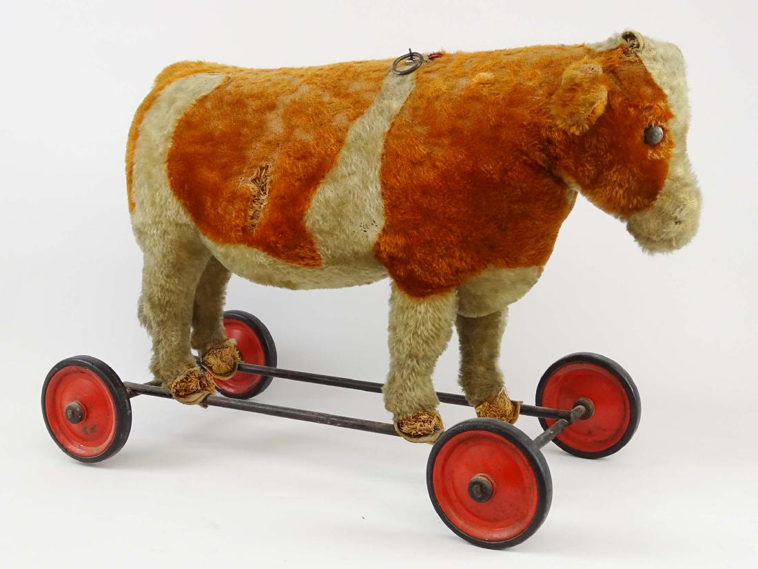 Early Cow Roller Toy (1 of 3)