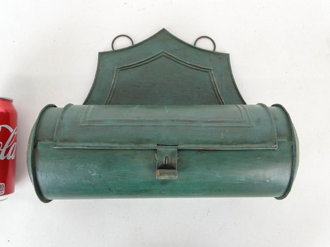 Candlebox: Toleware candlebox in green paint. 11" x 8".