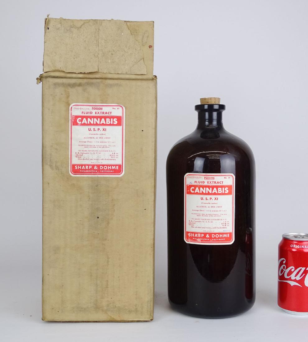 Cannabis Extract Bottle In Original Box (1 of 6)