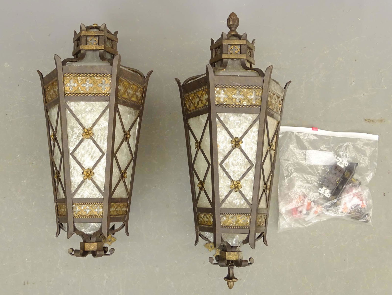 Pair Lanterns (1 of 6)