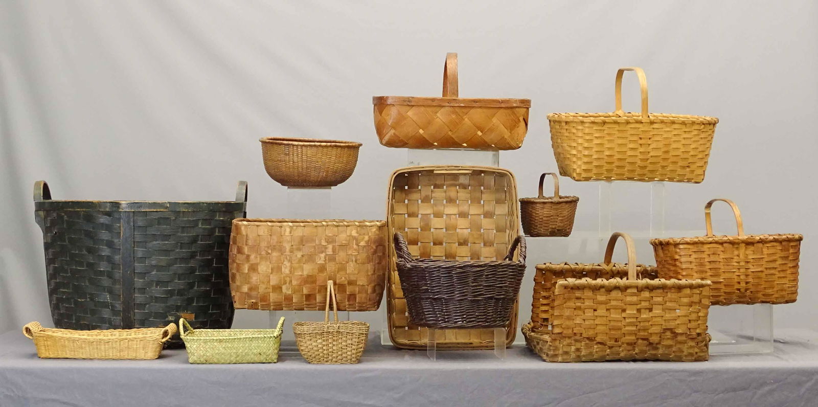 Basket Lot: Basket lot, (13) pieces including Nantucket, large green basket (23" D.), etc..