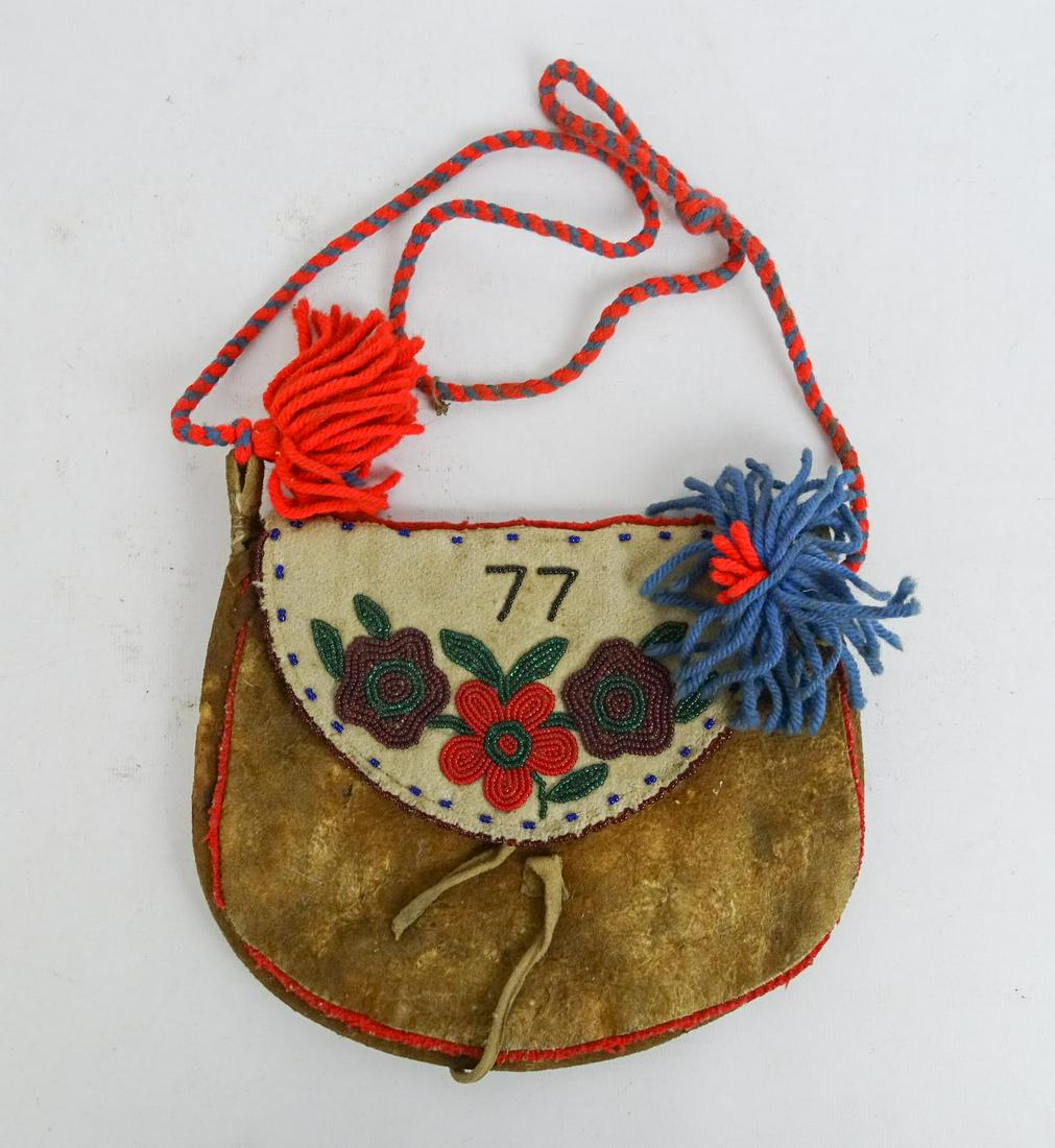 Native American Beadwork Purse: Native American beadwork purse. Marked "77". 9" x 7".