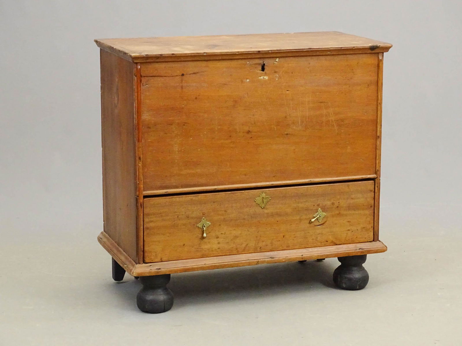 18th c. William and Mary Blanket Chest (1 of 6)