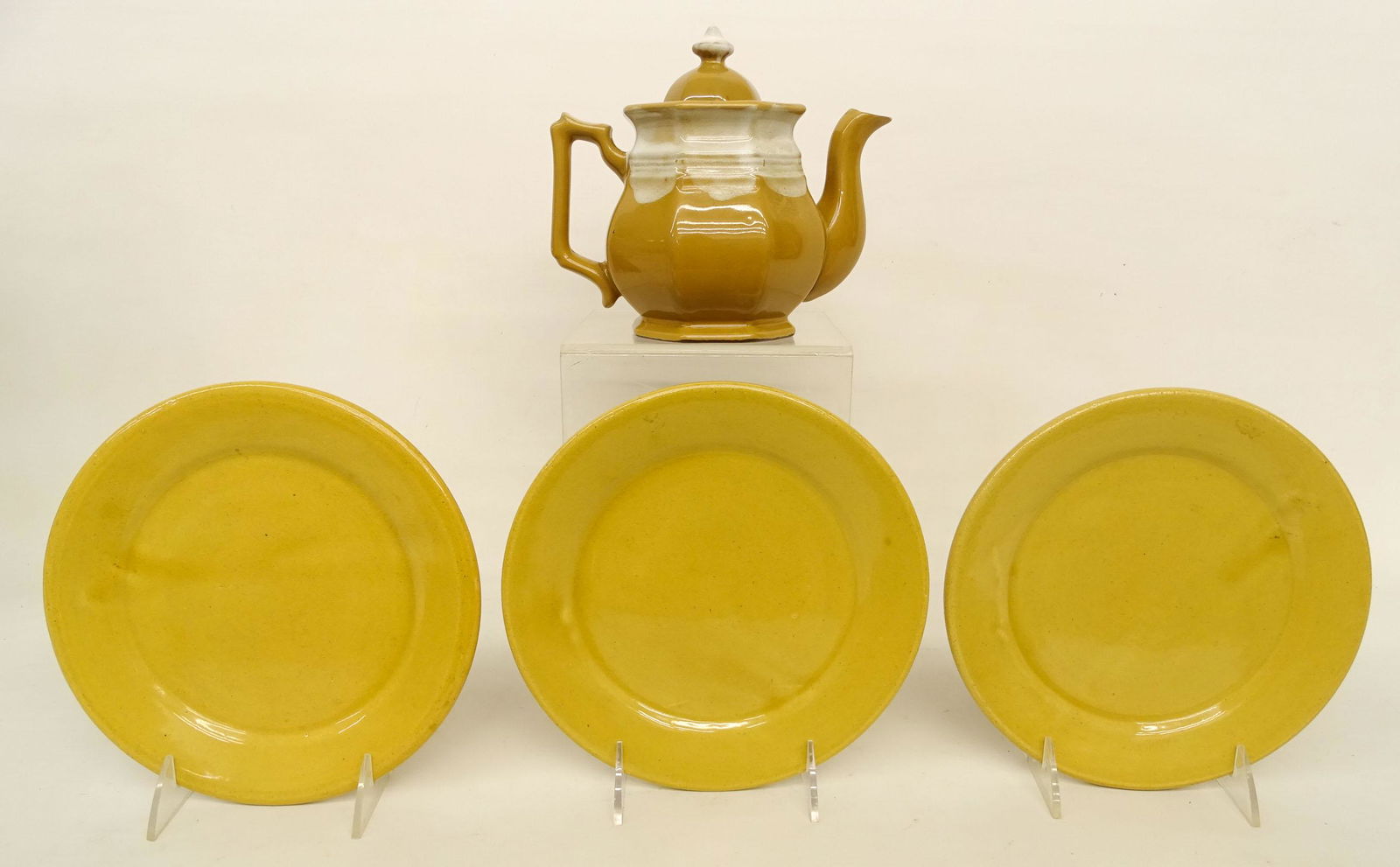 Yelloware Lot (1 of 6)