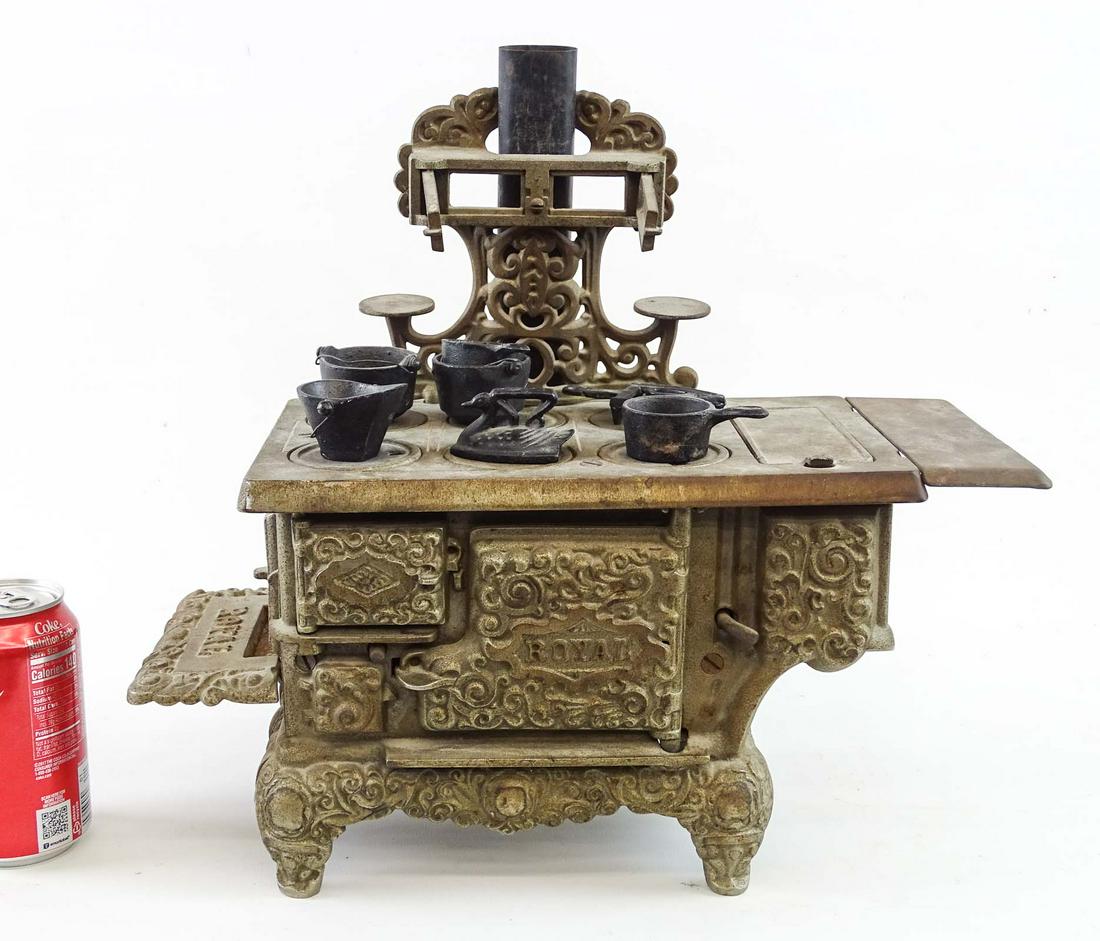 Royal Sample Toy Stove (1 of 8)