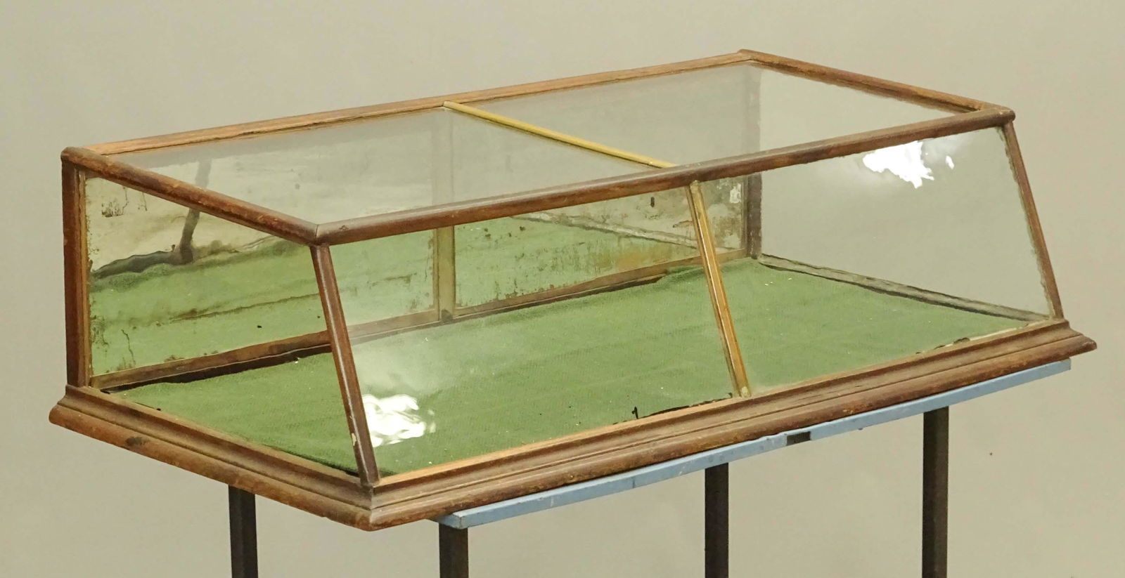 Table Top Showcase (1 of 5)