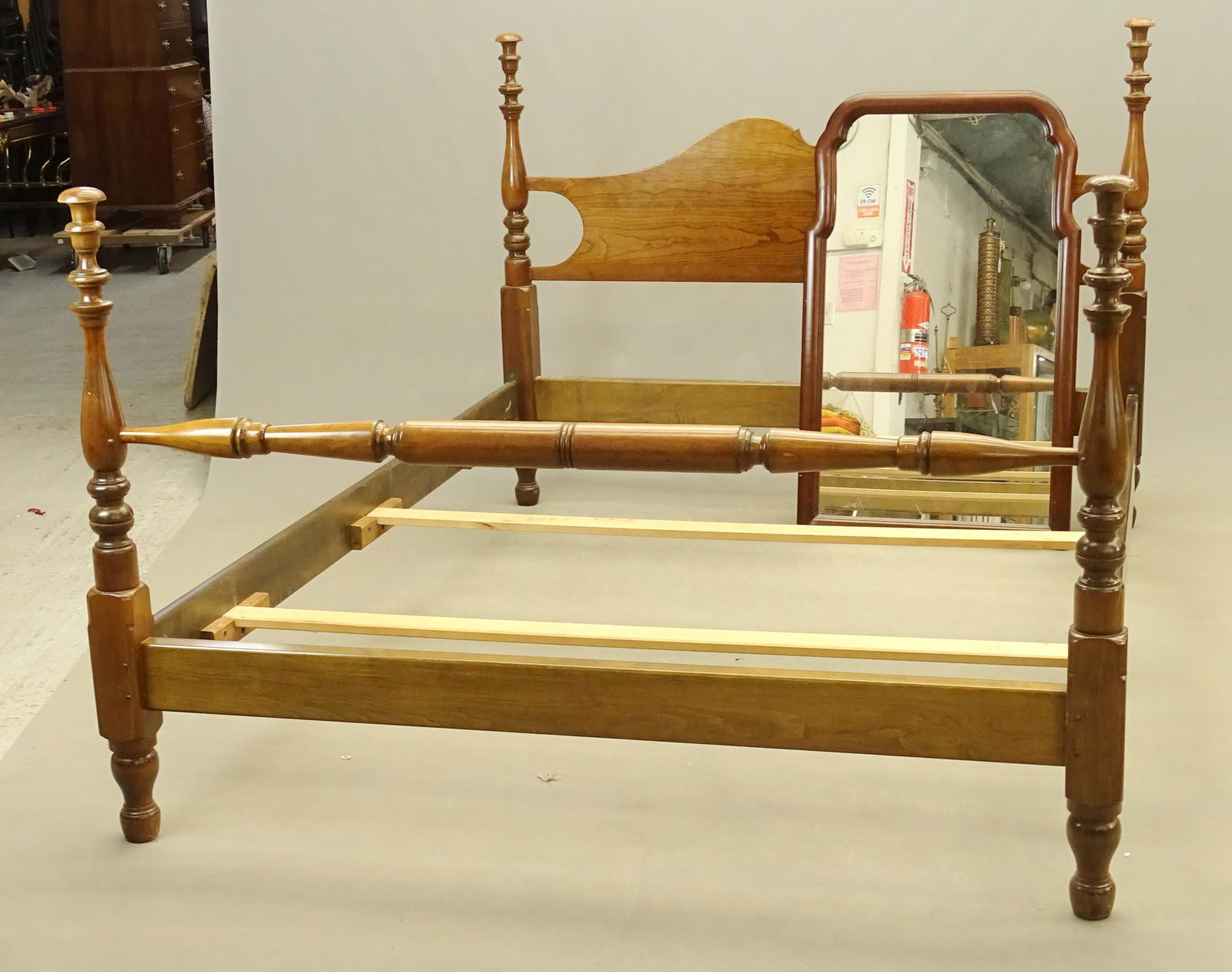 Stickley Bed & Mirror (1 of 2)