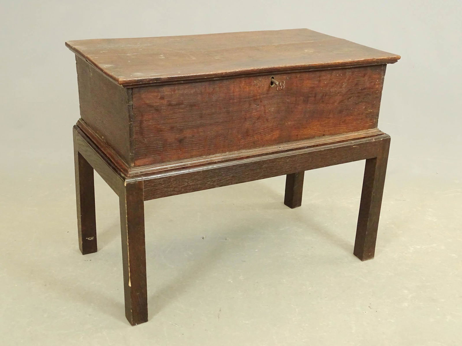 Continental Box on Stand (1 of 5)