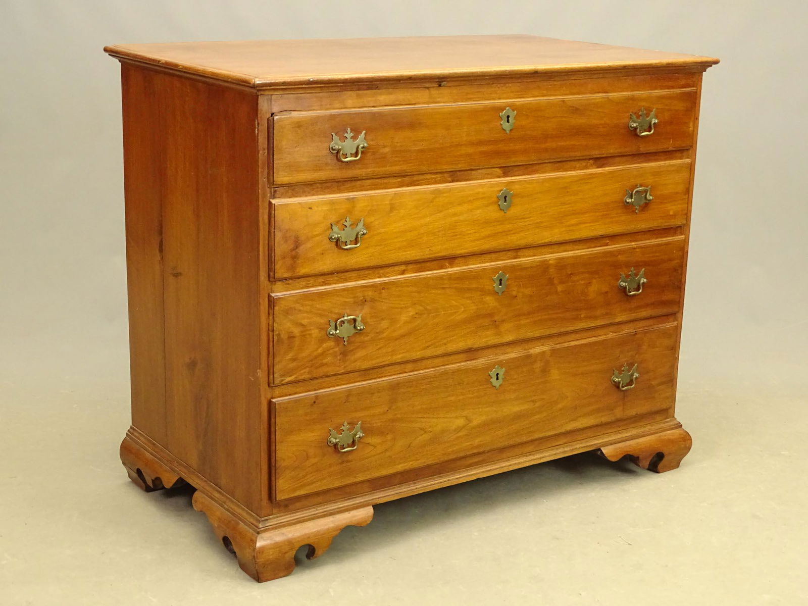18th c. Chippendale Chest of Drawers (1 of 4)