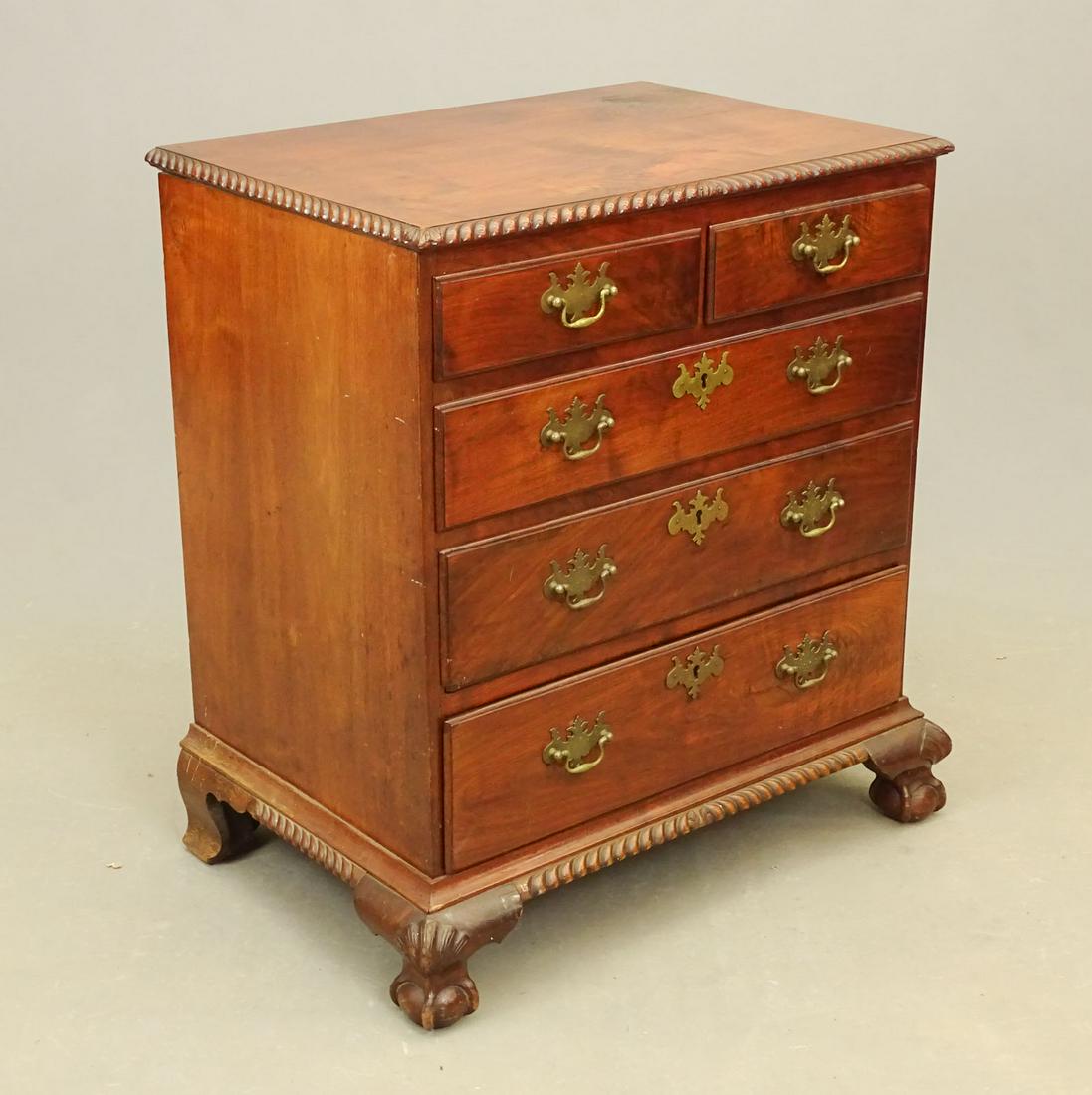 18th c. Chippendale Chest Of Drawers (1 of 4)
