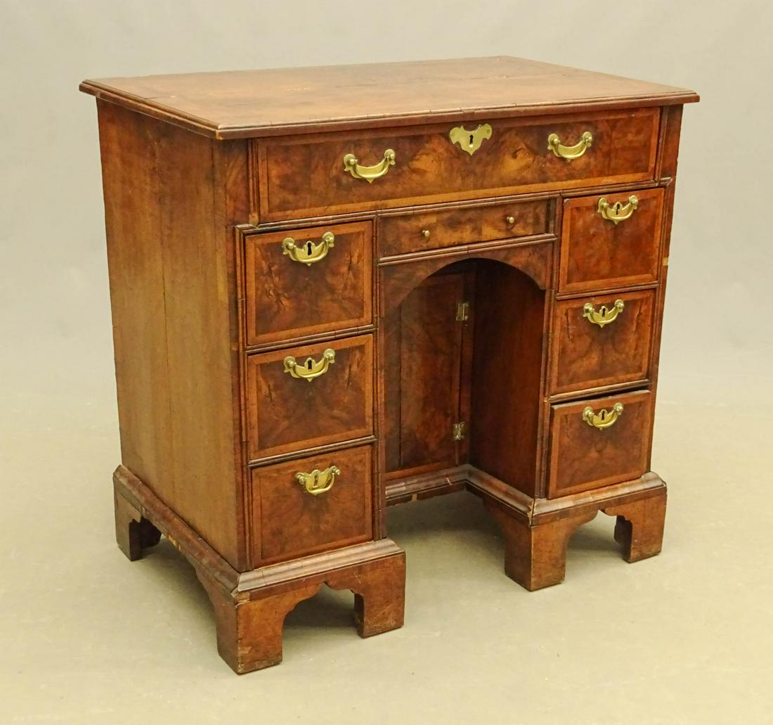 18th c. Queen Anne Kneehole Desk: 18th c. Queen Anne kneehole desk. 34 1/2" x 21 1/2" x 33 3/4" Ht..