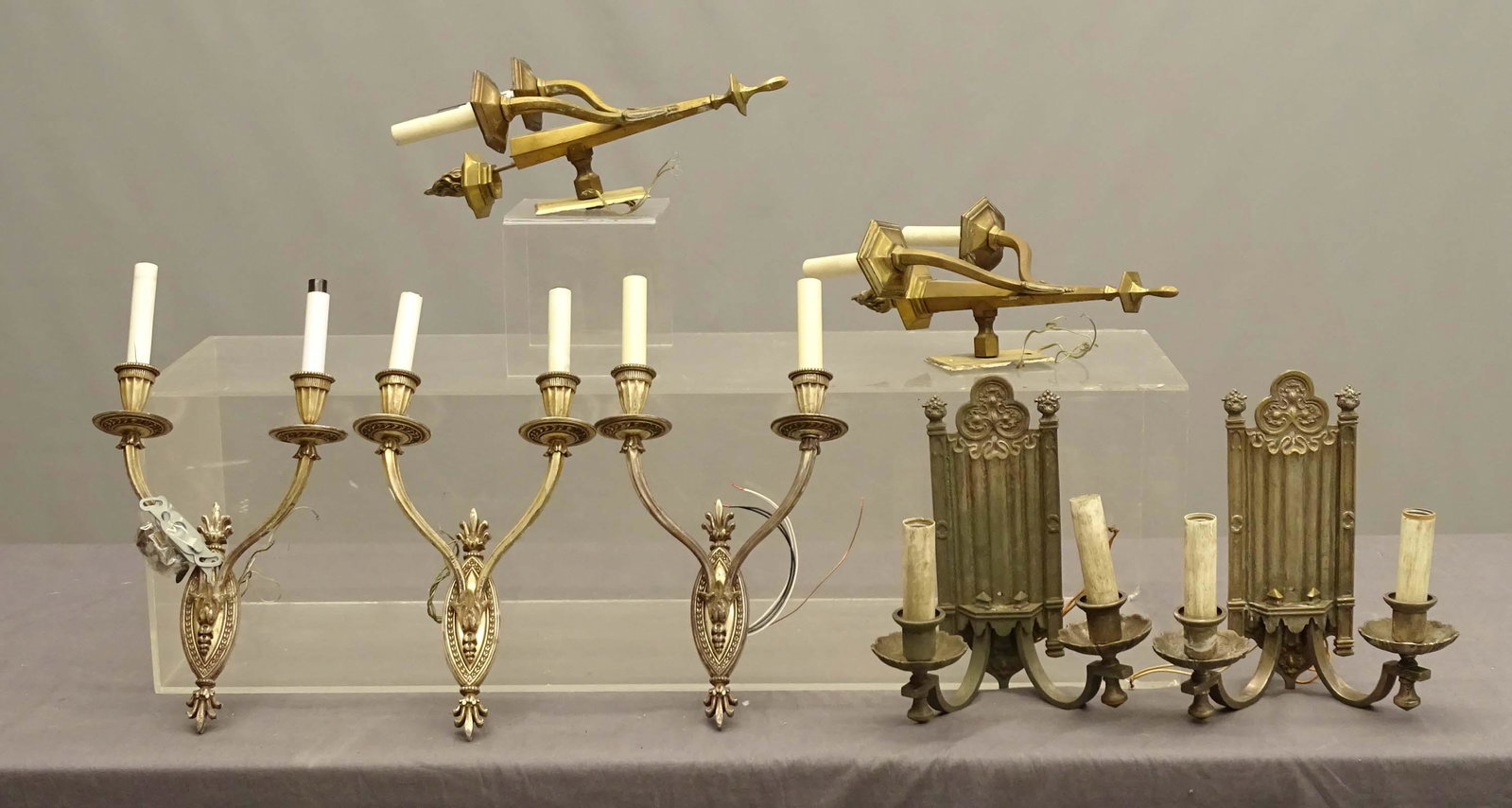 Sconce Lot: Lot including (3) matching sconces (9" x 17"), and (2) pair of sconces (10" x 12").
