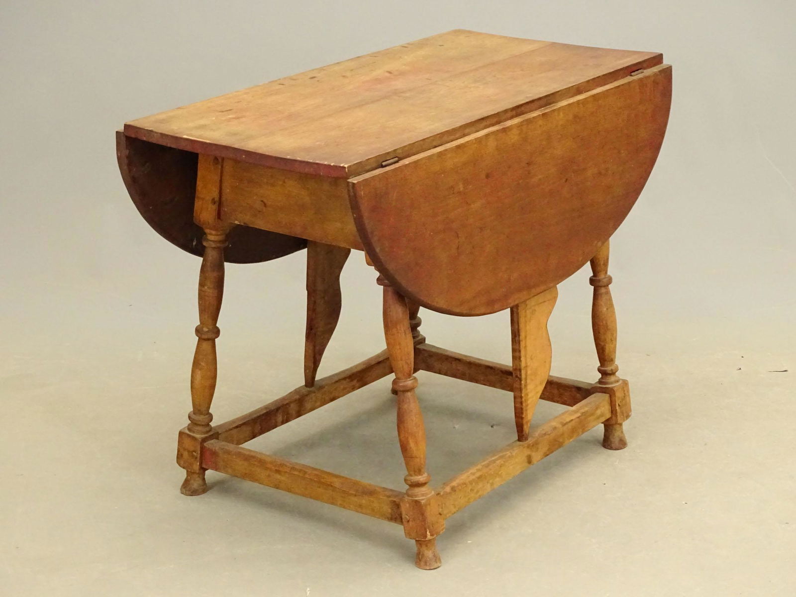 William & Mary Butterfly Table (1 of 5)