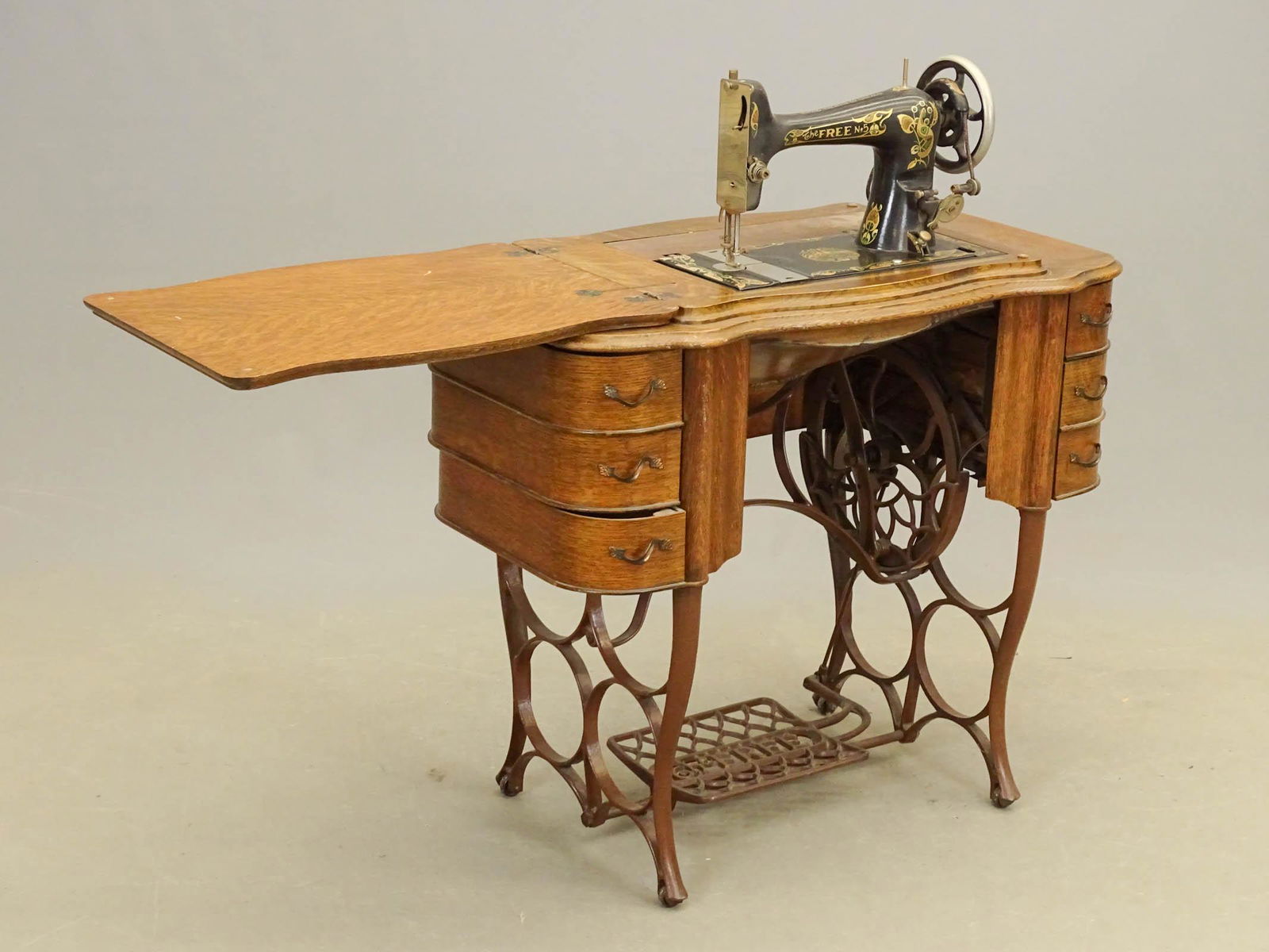 Victorian Sewing Machine (1 of 11)