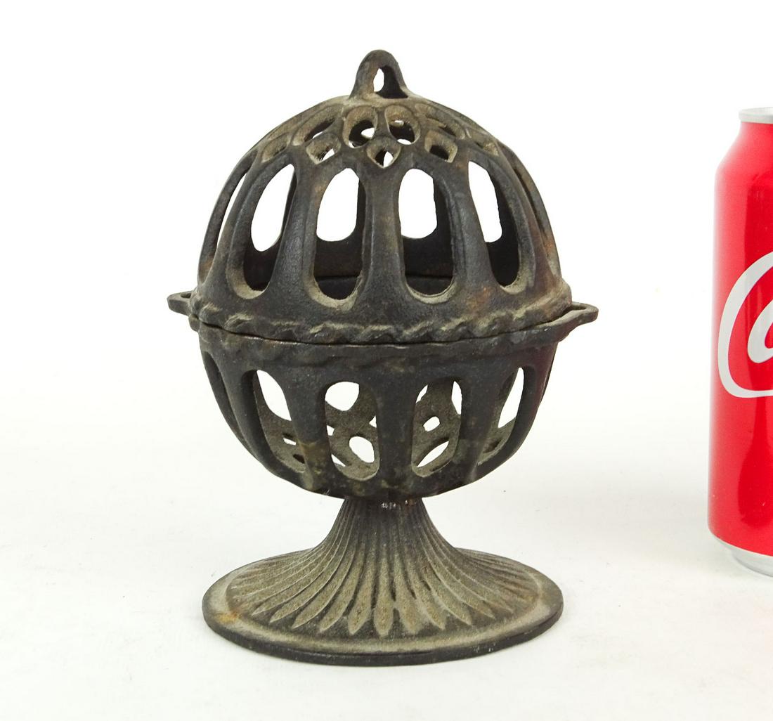 String Holder (1 of 3)