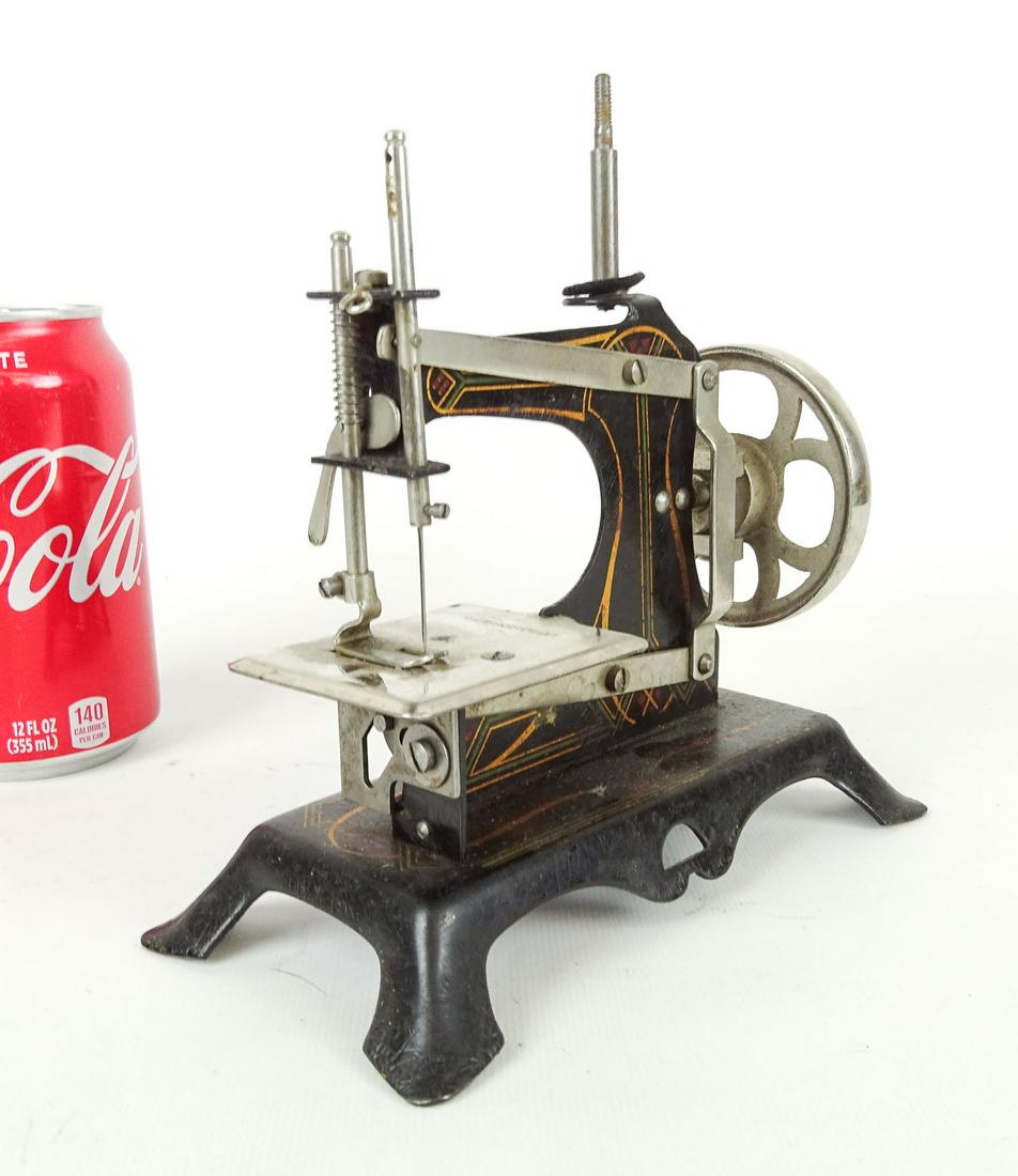 Sewing Machine (1 of 6)