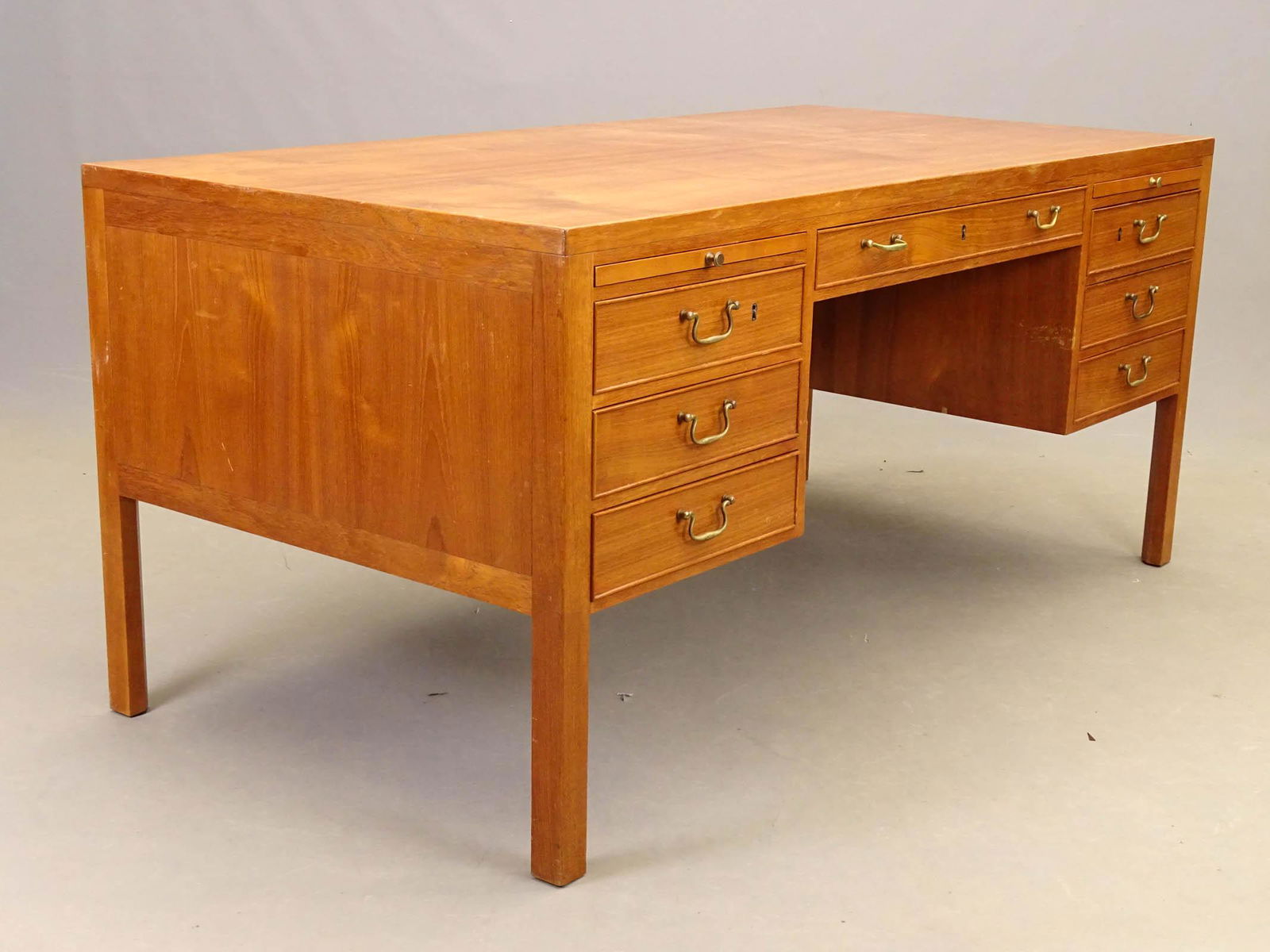 Flat Top Desk (1 of 6)