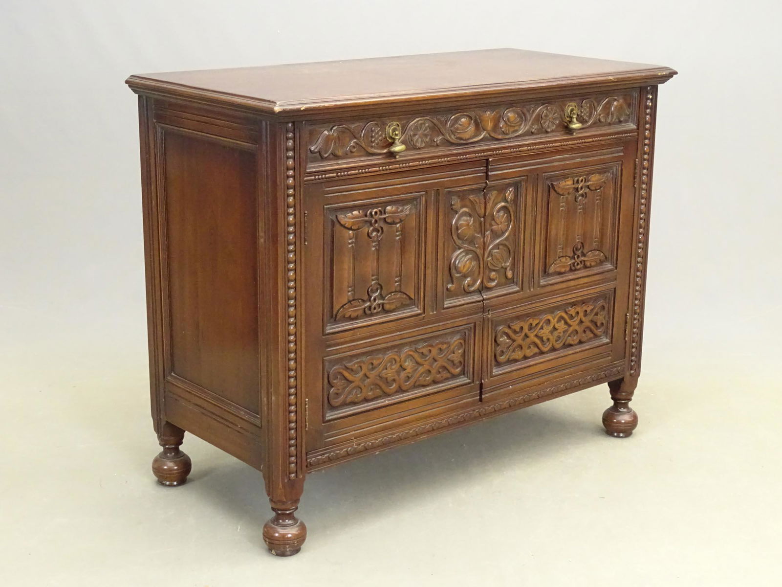 Jacobean Style Server (1 of 8)