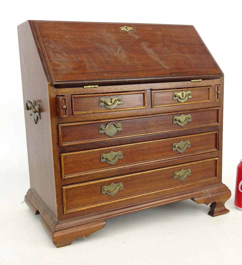 Miniature Slant Lid Desk (1 of 5)