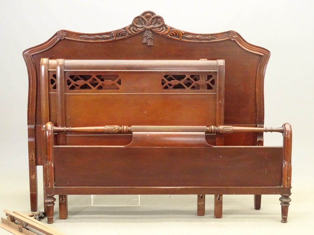 Vintage Mahogany Bed Lot: Vintage mahogany bed lot.