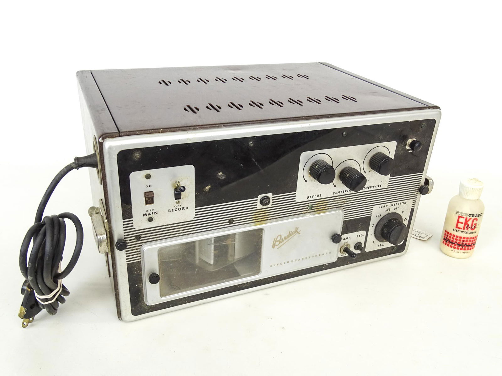 Vintage Electrocardiograph Machine (1 of 9)