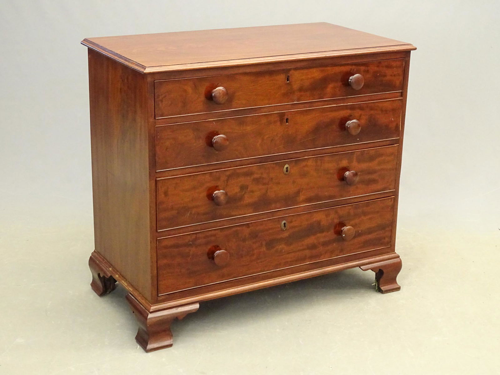 18th c. Chippendale Mahogany Chest of Drawers (1 of 6)