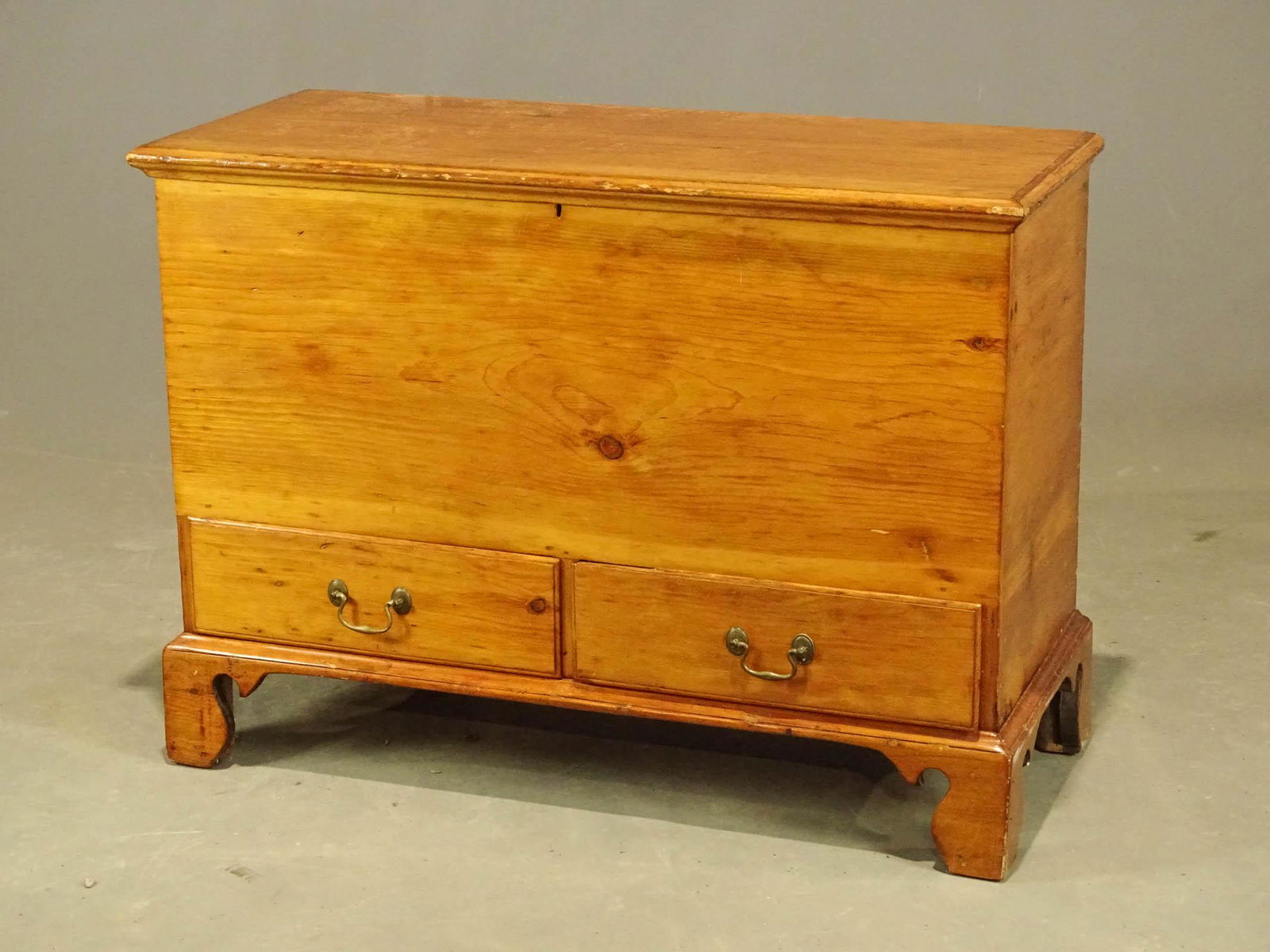 18th c. Lift Top Blanket Box (1 of 5)