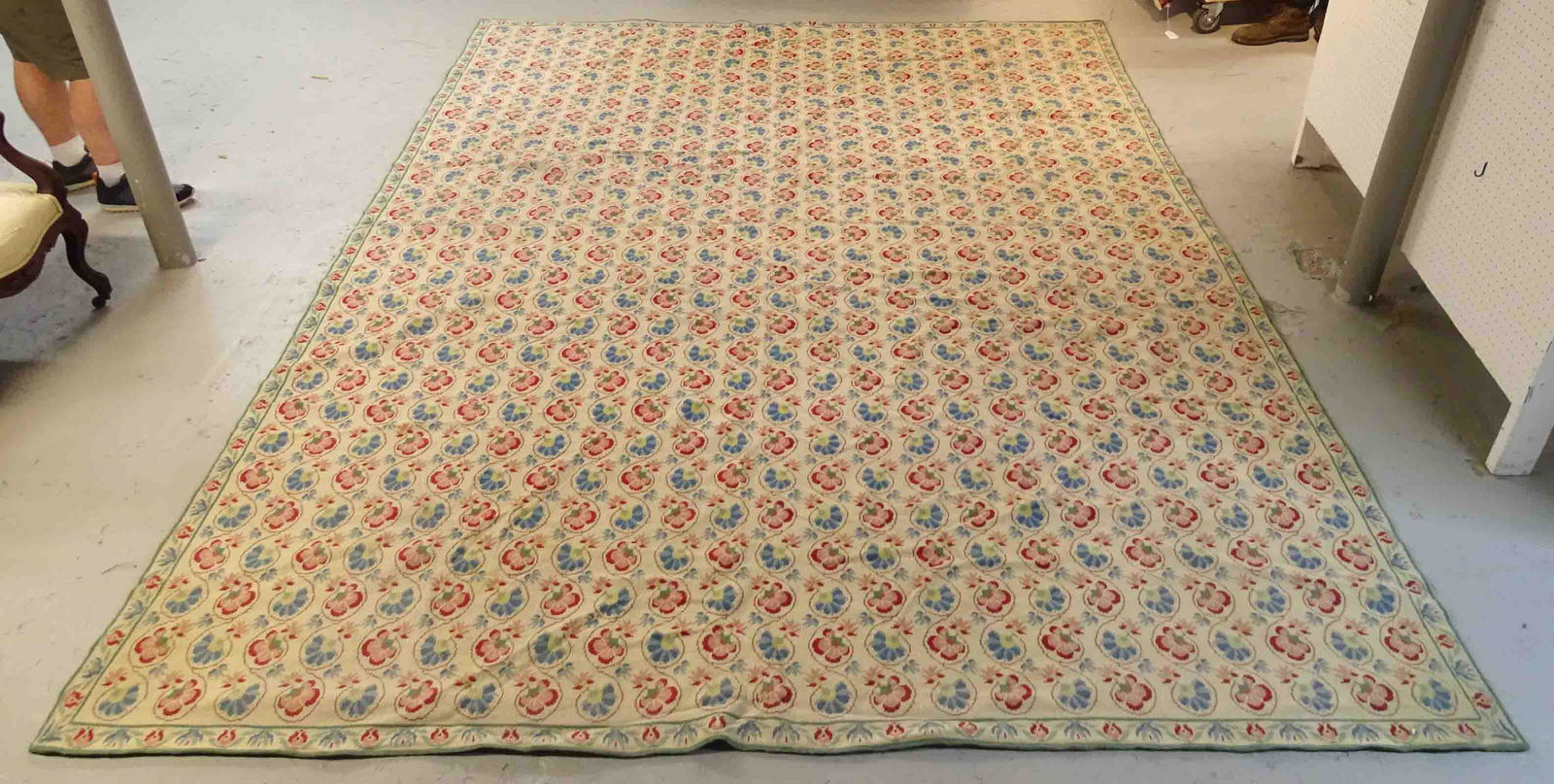 Roomsize Rug (1 of 3)