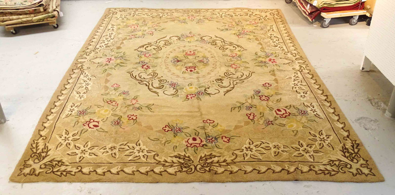 Roomsize Rug (1 of 3)