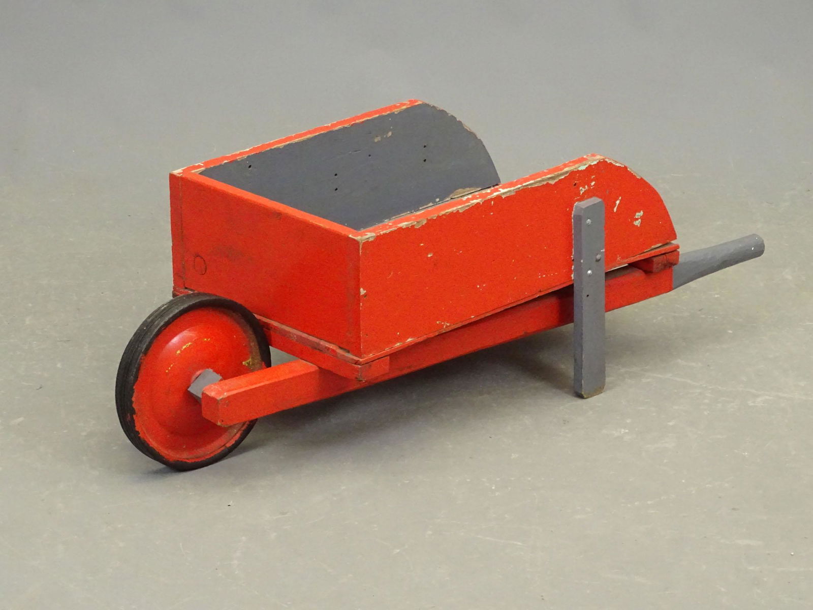 Child's Wheelbarrow (1 of 4)