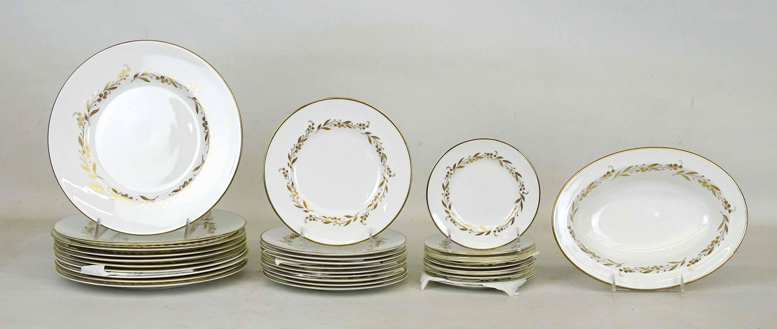 Royal Worcester Dinner Service (1 of 3)