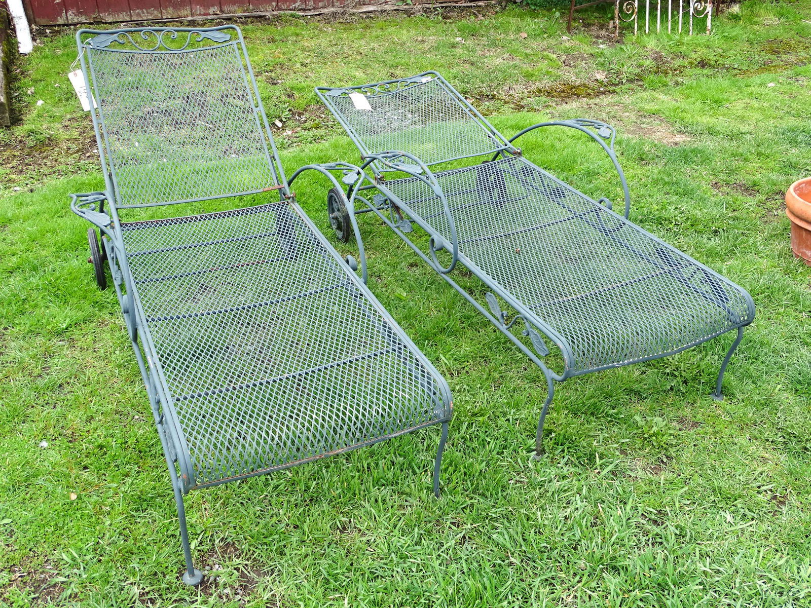 Iron Chaise Lounges (1 of 2)