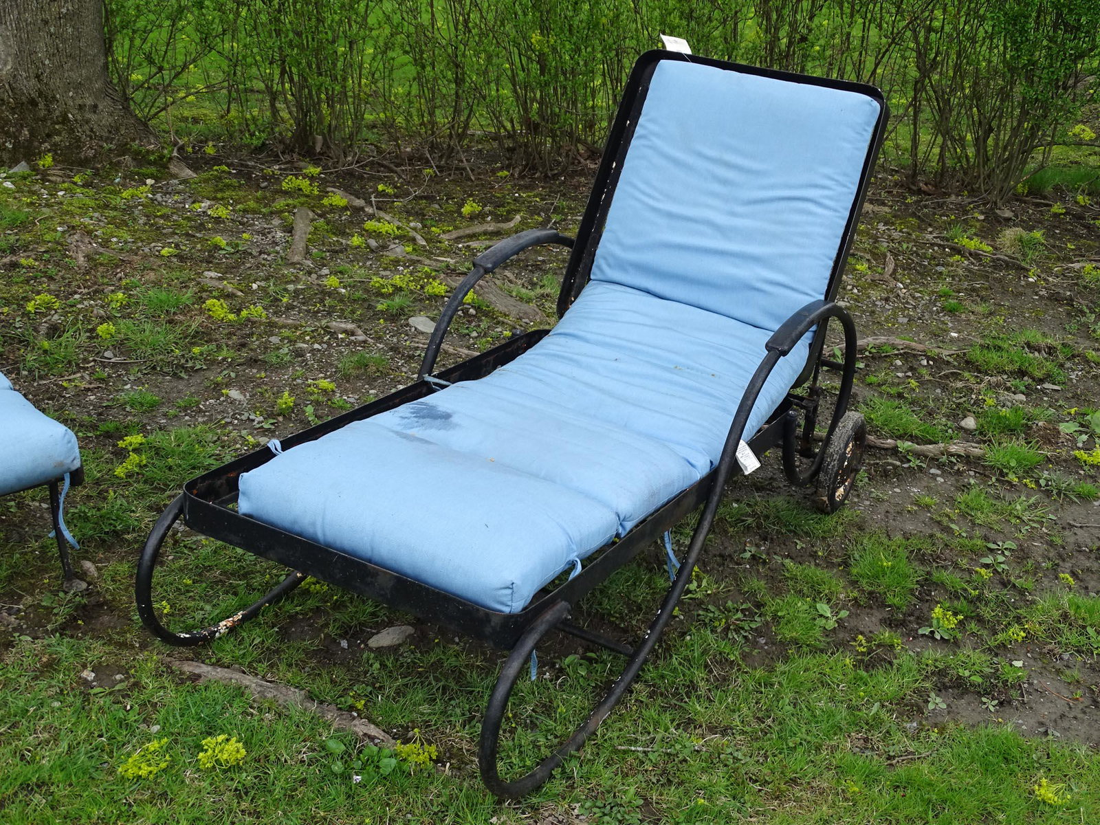 Chaise Lounge: Chaise lounge with cushion. 67" L. x 27" W. x 14" seat Ht..