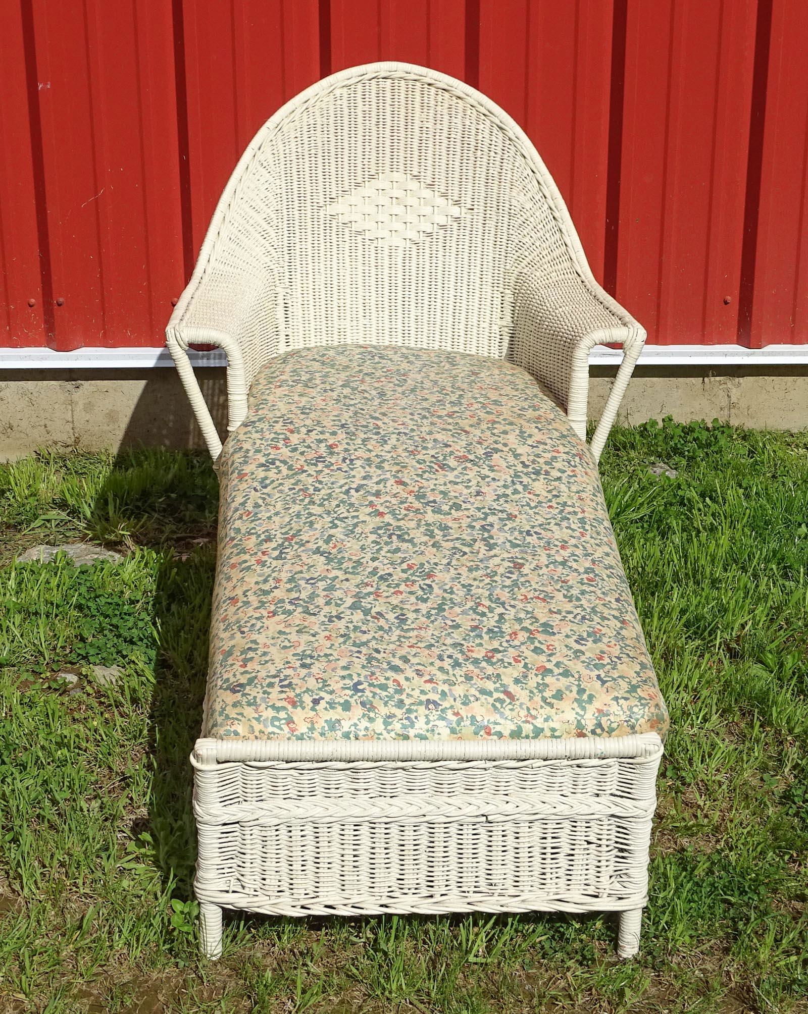 Vintage Wicker Chaise Lounge (1 of 5)