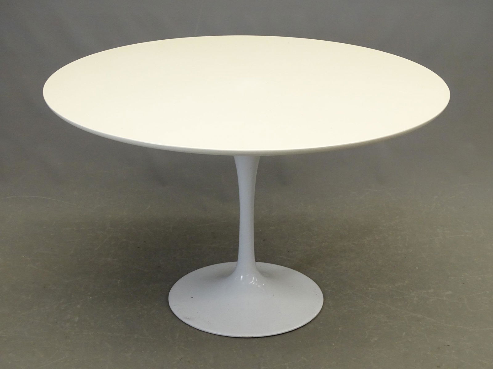 Saarinen Style Mid Century Table (1 of 2)