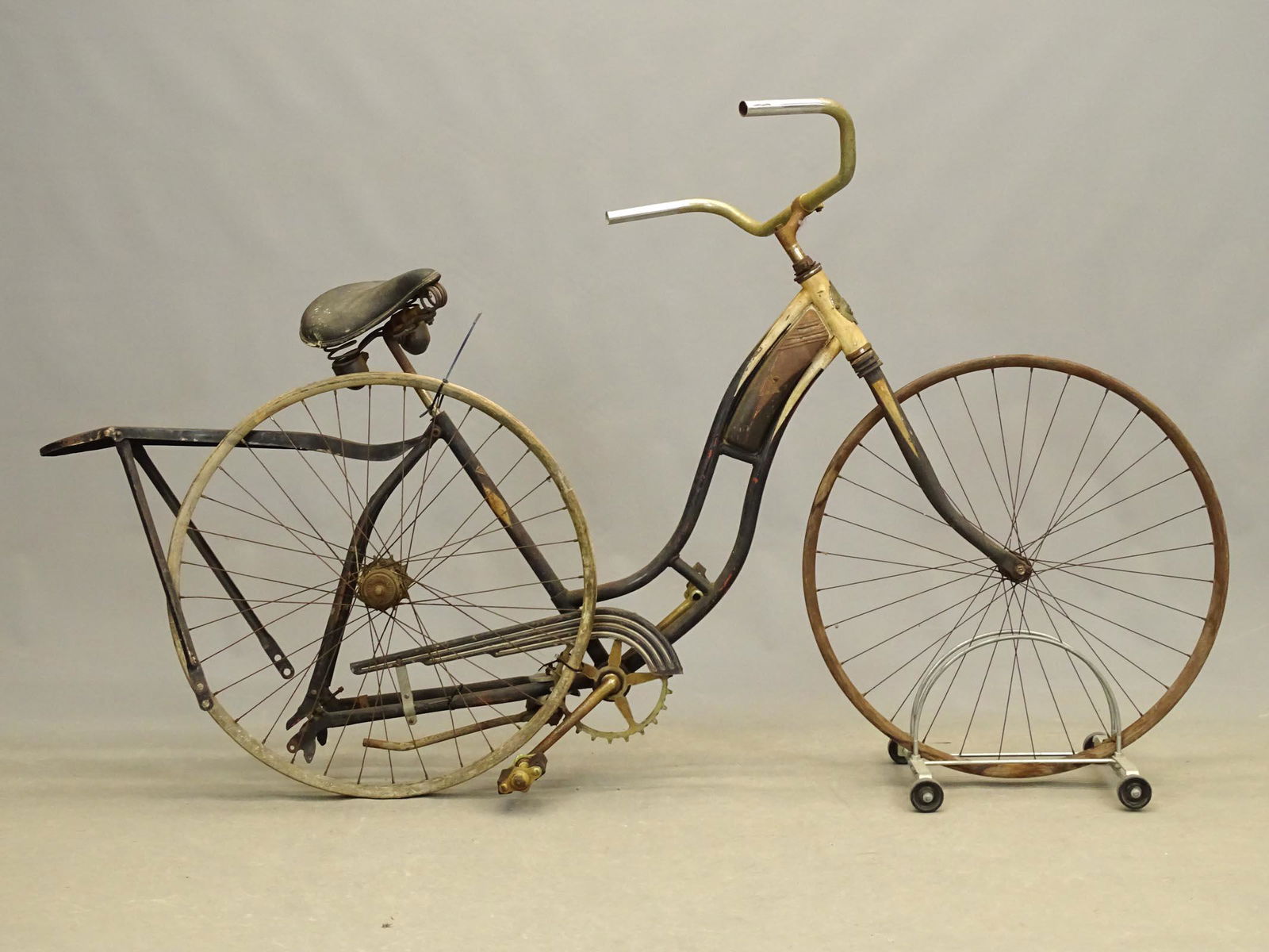 Pre-War Rollfast Female Bicycle (1 of 8)