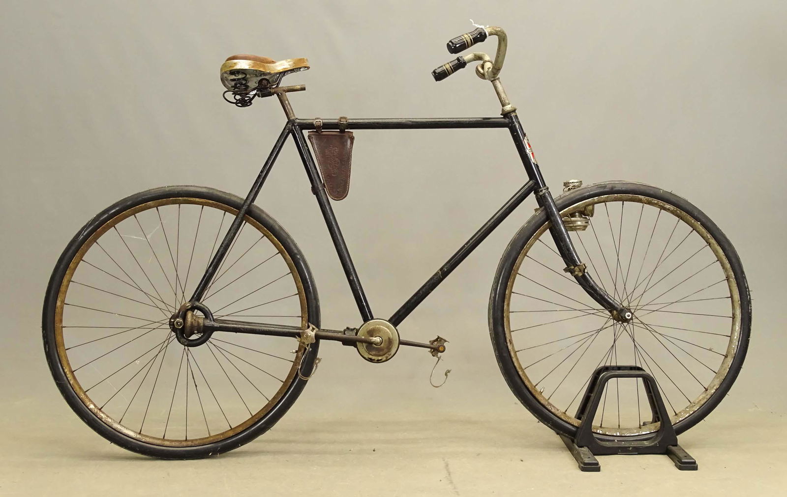 C. 1898 Cleveland Model 36 Chainless Safety (1 of 17)