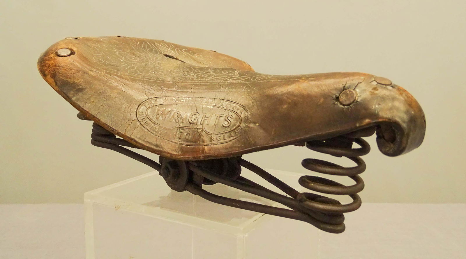 Wrights Bicycle Saddle (1 of 4)